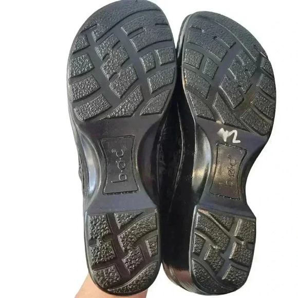 Born Concepts BOC Black Leather Floral Embossed Peggy Clogs - Picture 10 of 11